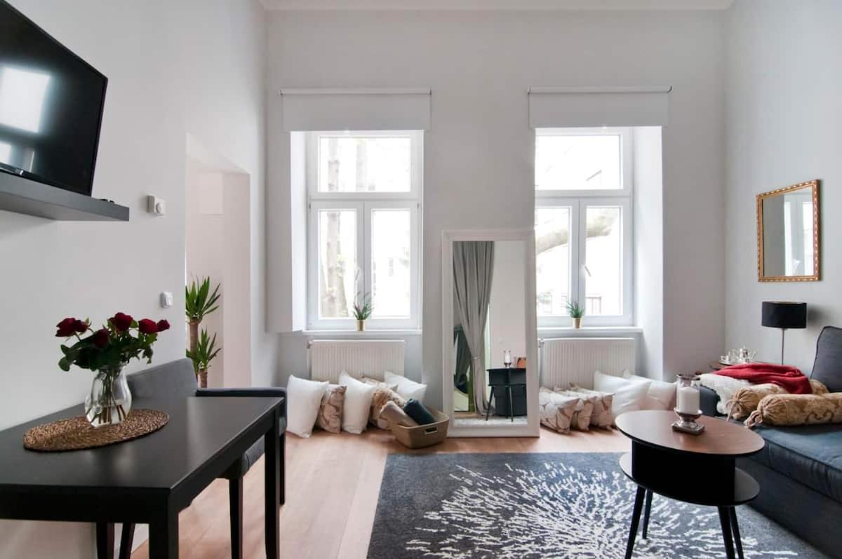 ⍟Luxurious And Bright⍟ 5 Min Walk To City Center Apartamento Viena Exterior foto