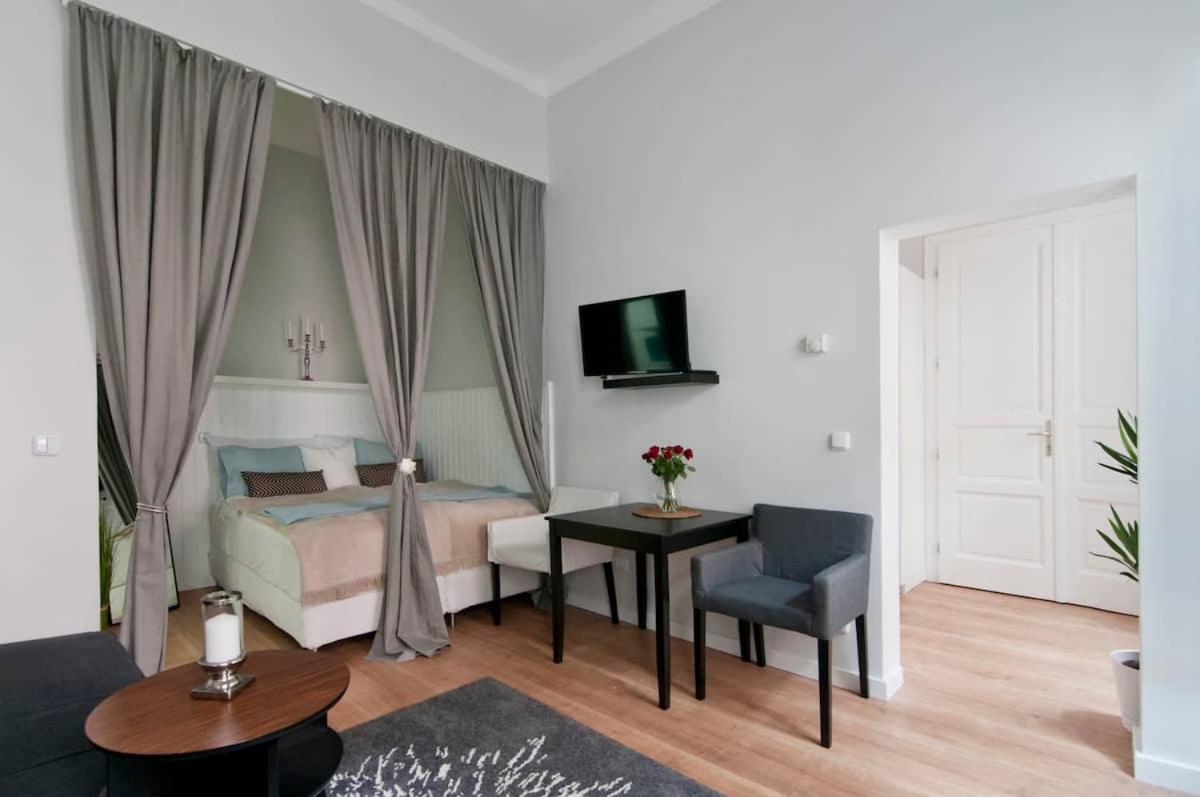 ⍟Luxurious And Bright⍟ 5 Min Walk To City Center Apartamento Viena Exterior foto